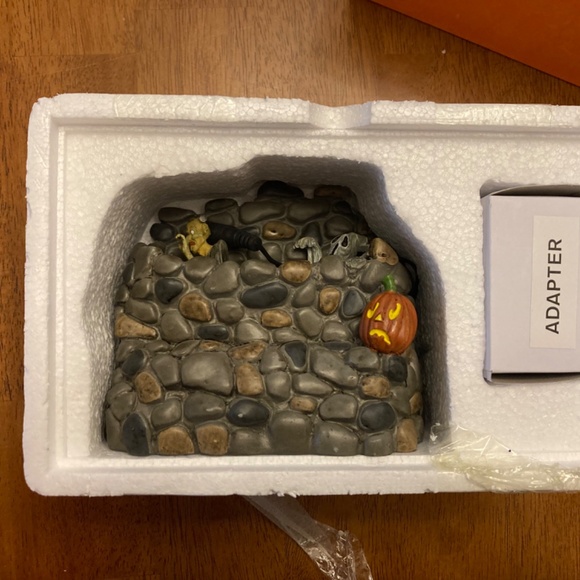 Department 56 Animated Haunted Wall - Picture 2 of 5